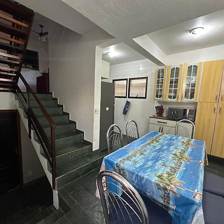 Triplex Piscina Churrasqueira Lava E Seca Wi-Fi E 2 Tvs Em Condominio Com 90M2 No Centro De 乌巴图巴 外观 照片